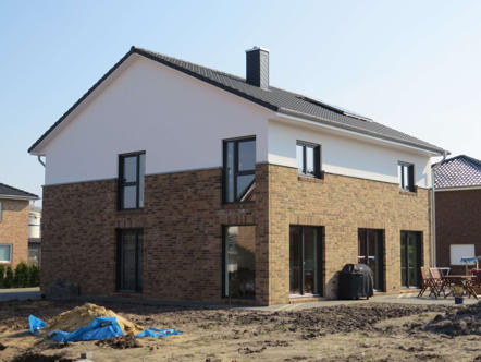 Dieses moderne Landhaus bauen wir mit knapp 200 m² Grundriss und 4 Kinderzimmer - schlüsselfertig gebaut im Raum Hamburg, Kiel, Neumünster, Norderstedt
